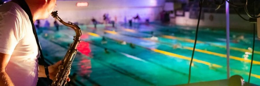 2025. gada Nakts peldējums pulcē rekordlielu dalībnieku skaitu